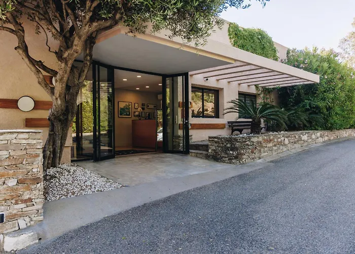 Hôtel 4 étoiles: Alivi